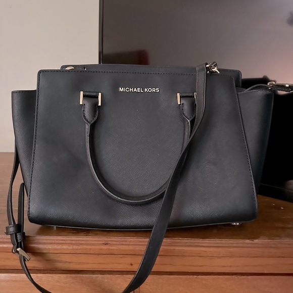 Michael Kors - Picture 1 of 3